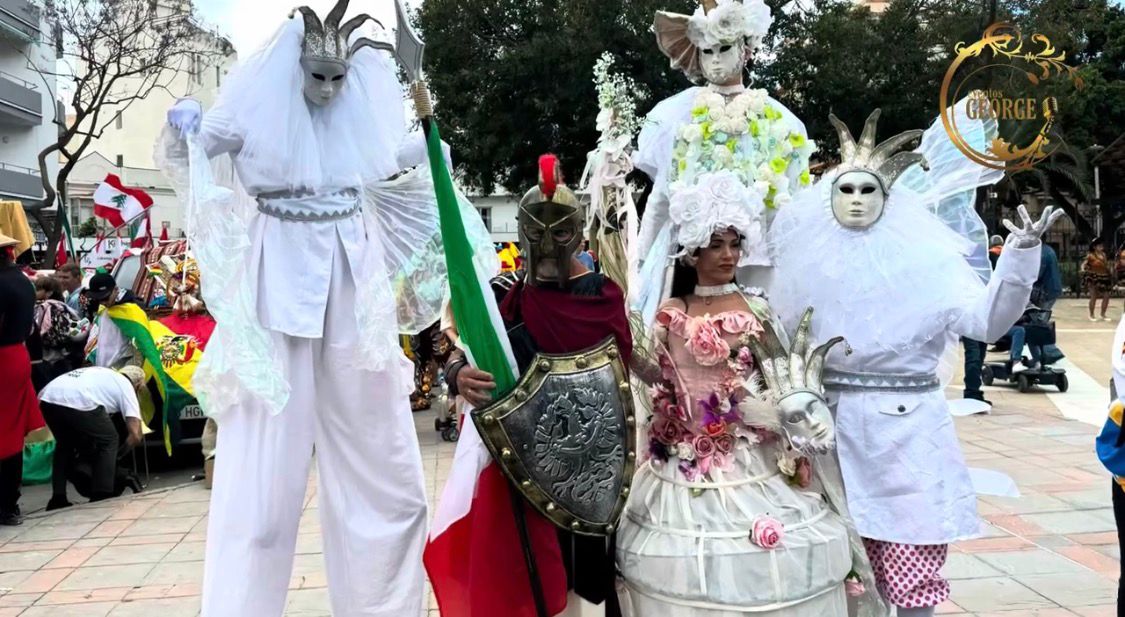 Pasacalles tem&aacute;tico en evento familiar